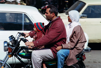 Famille iranienne à moto