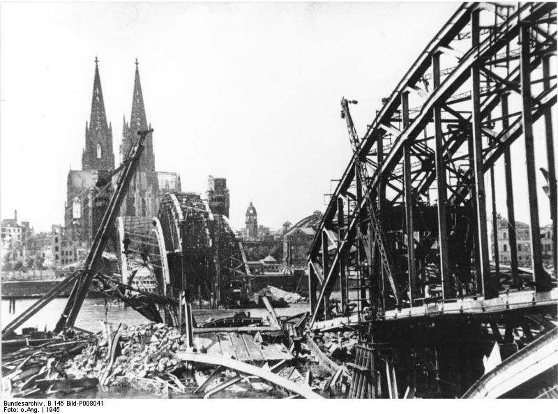 Köln Hohenzollernbrücke mit Blick auf den Dom, 1945