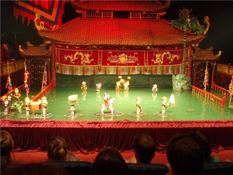 water-puppet-theatre-a-hanoi